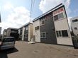 静修学園前駅から徒歩２分、車で１分の位置にある施設外観