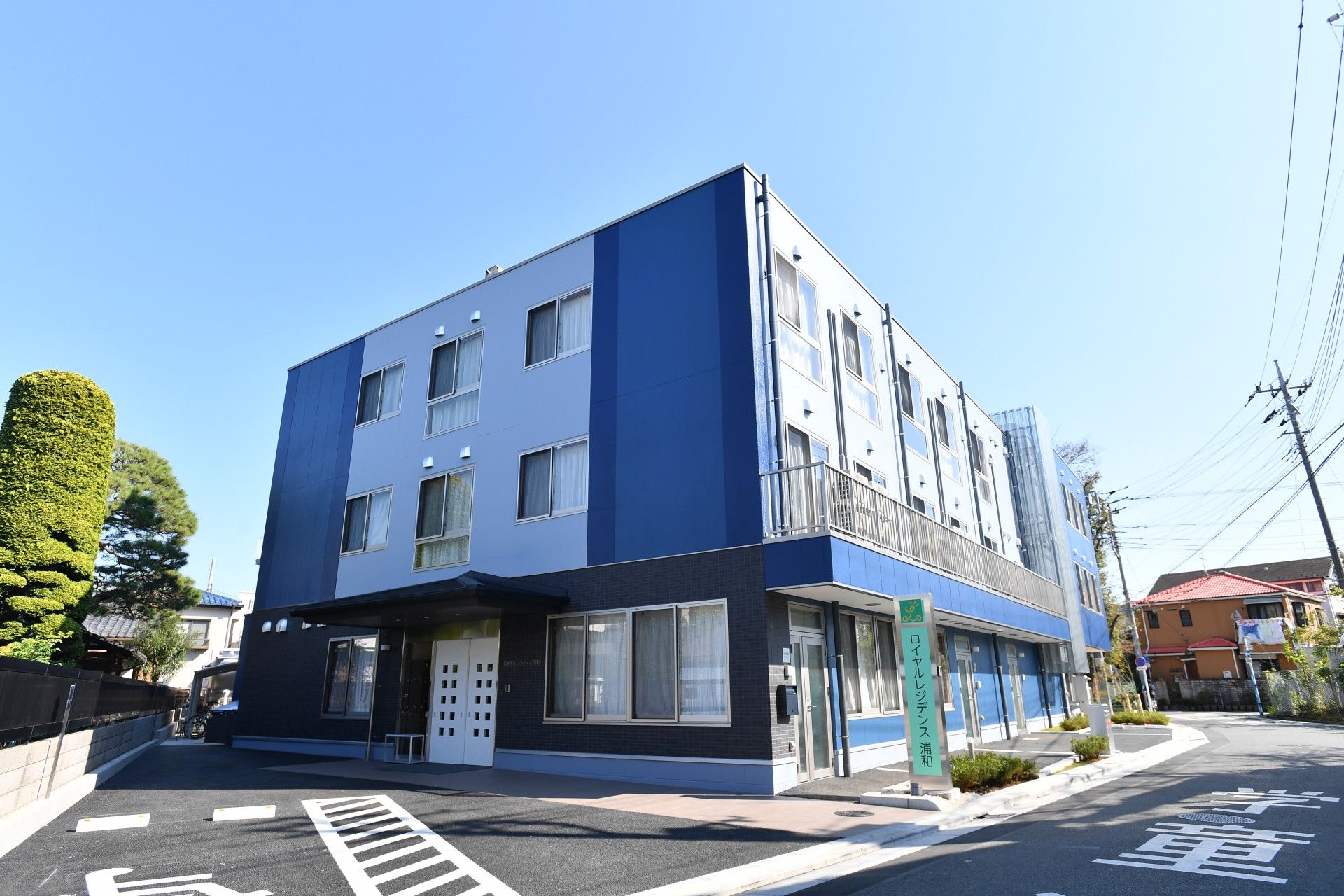 鉄骨ぞの建物の外観パース。スタイリッシュなデザインが印象的な施設