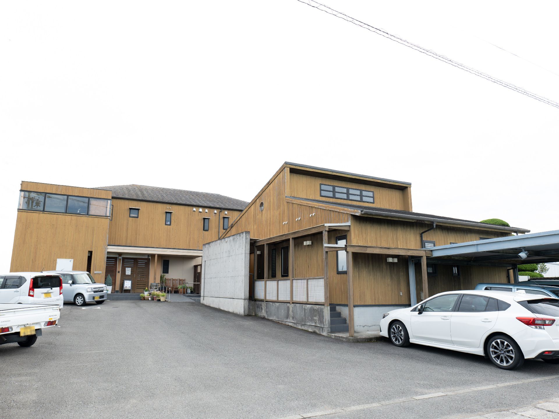 駐車場が広いので、遠方からでもアクセスできる介護施設