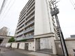 落ち着いた色合いで、お洒落な雰囲気が感じられる施設の外観