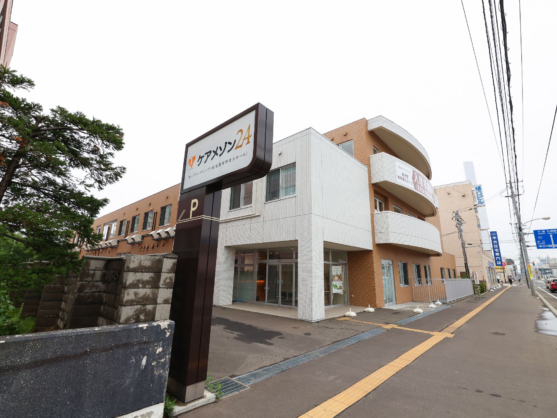 パーキングがある施設外観