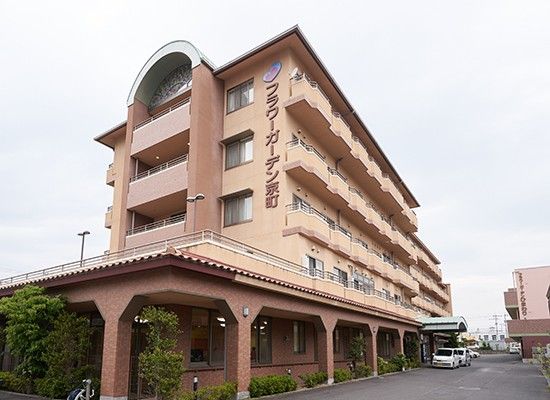 温かみのある外観の建物