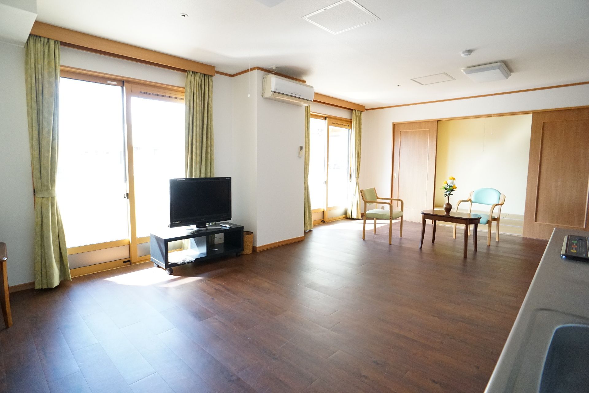 広く、さまざまな家具を置くことができる居室