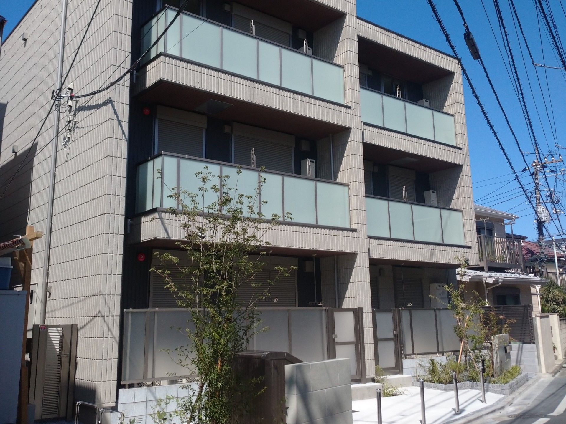 モダンな建物の外観