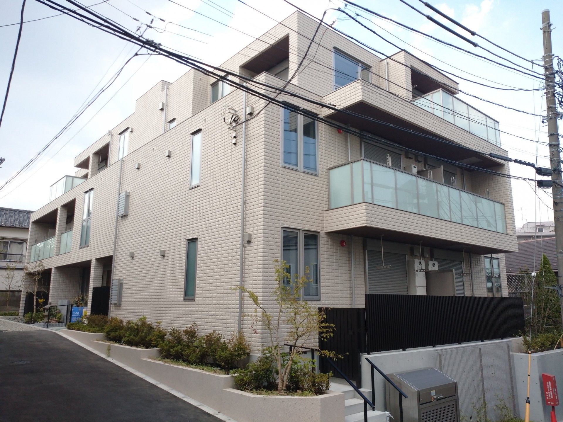 モダンな外観の居室