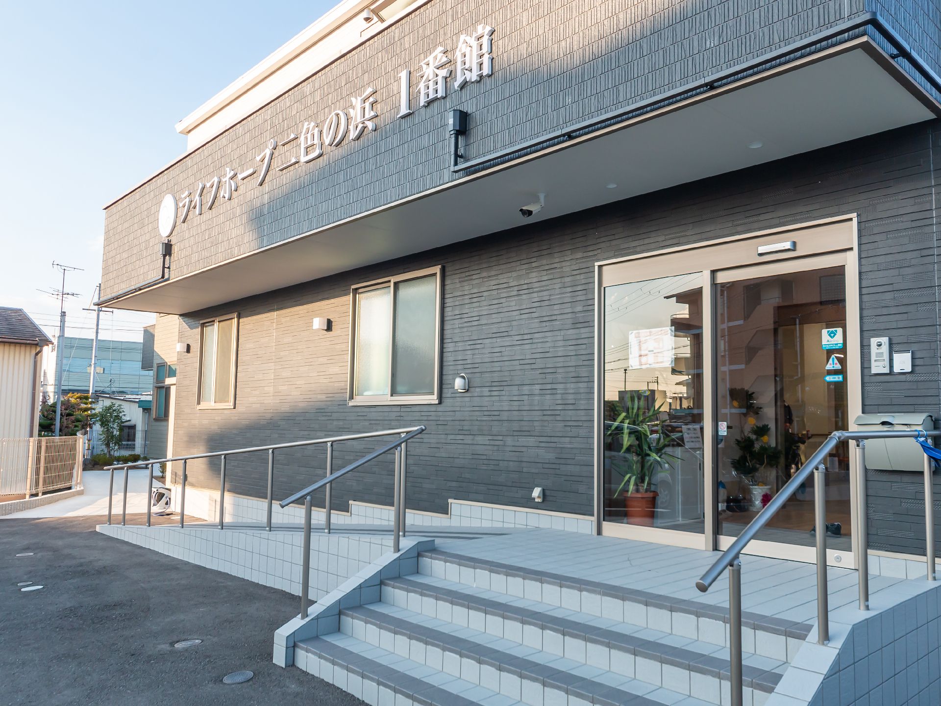 駐車場が広く、家族や親せきが車で通いやすい介護施設