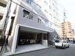 駐車場のある外観