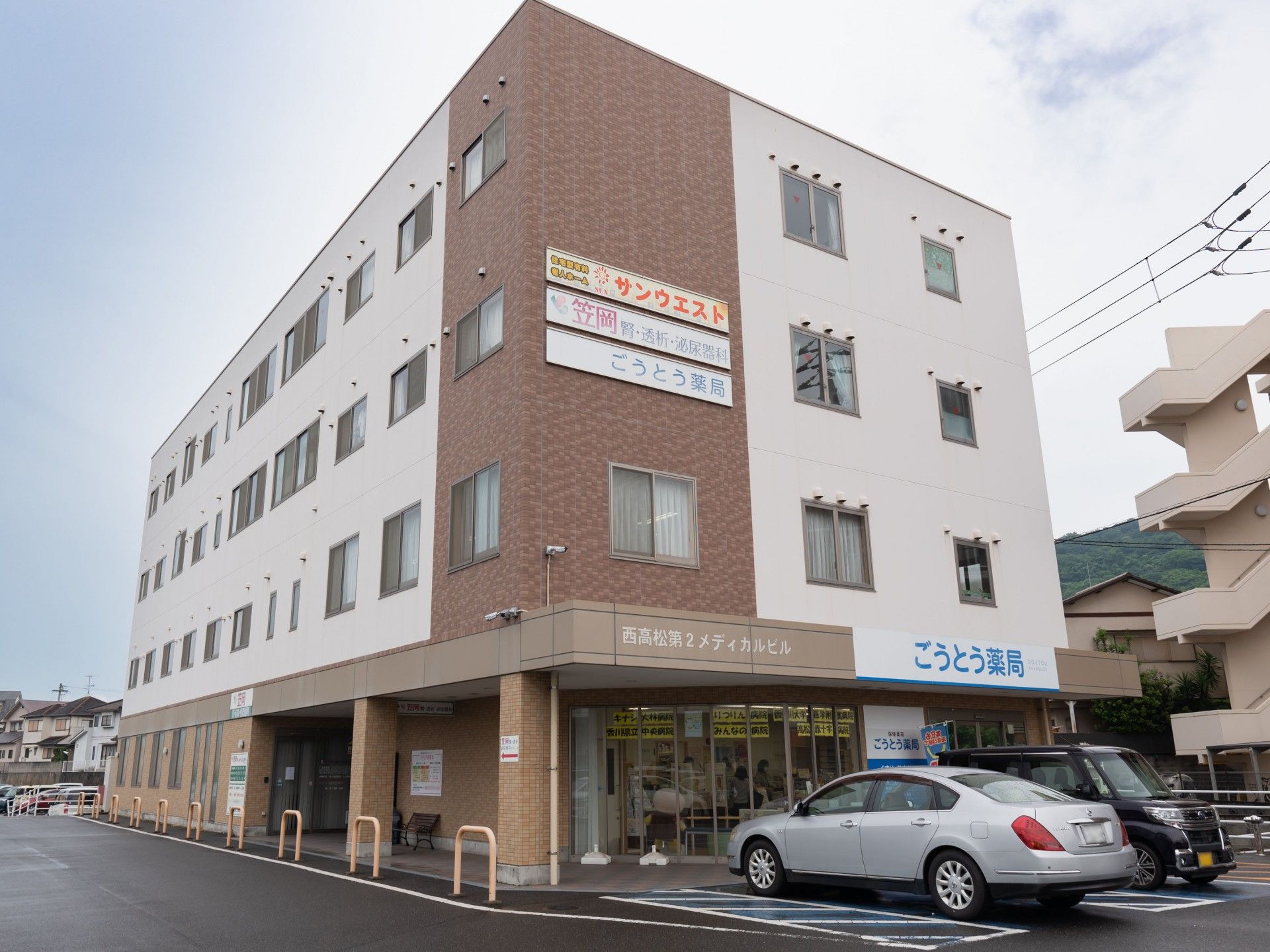 4階建ての住宅型有料老人ホームの外観