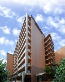 10階建ての介護付き有料老人ホームの外観