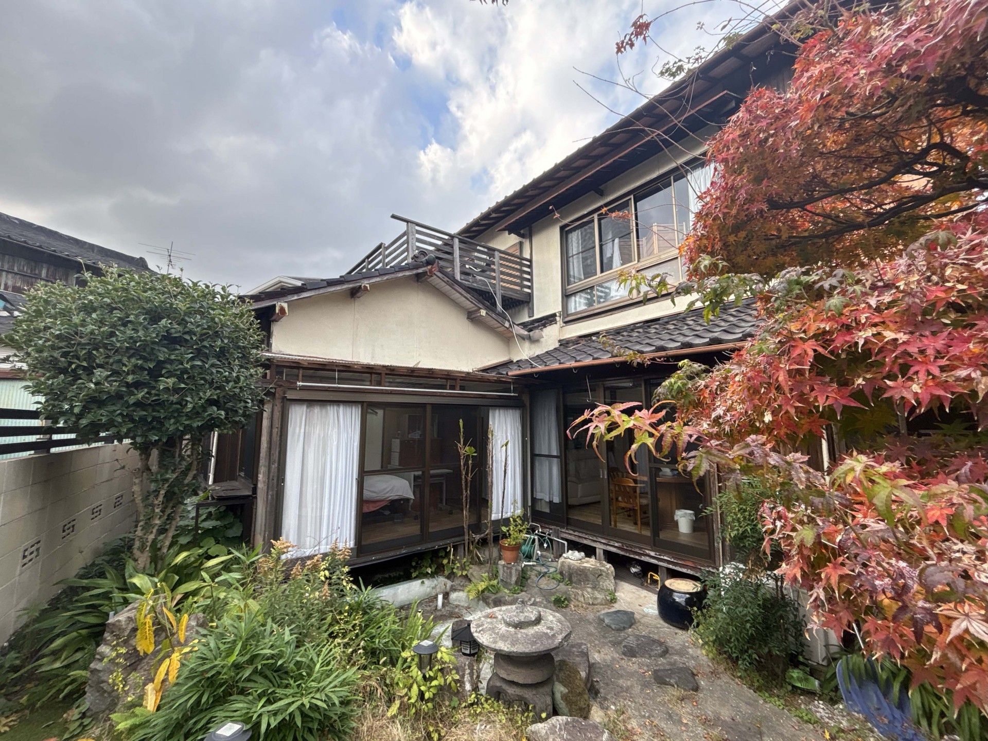 庭のある和風の建物