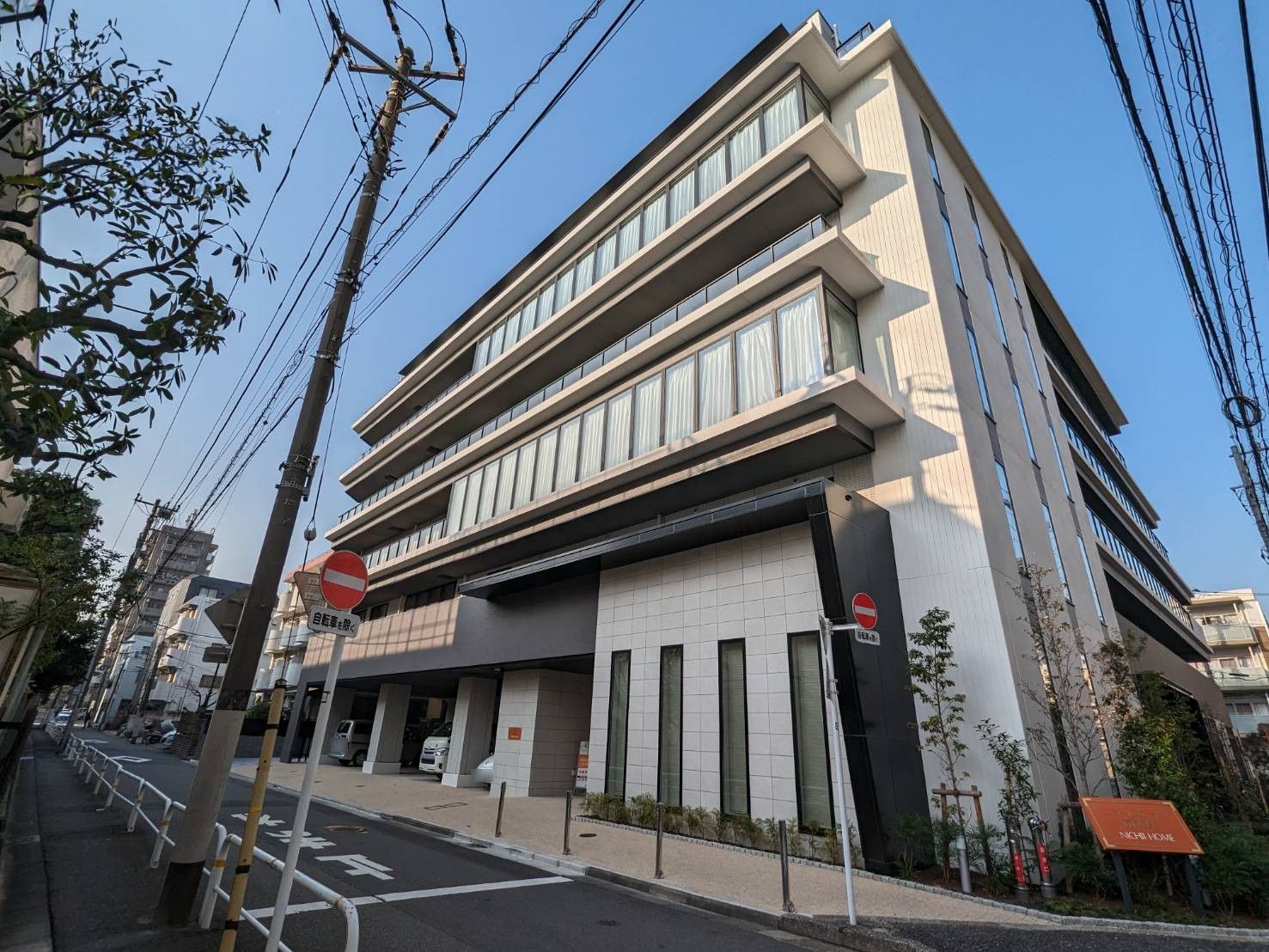 モダンな建物の外観