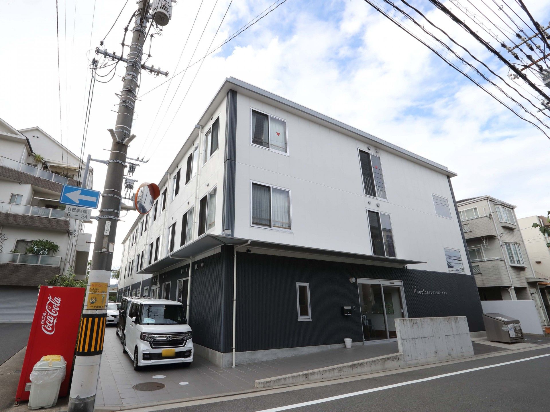 3階建ての外観