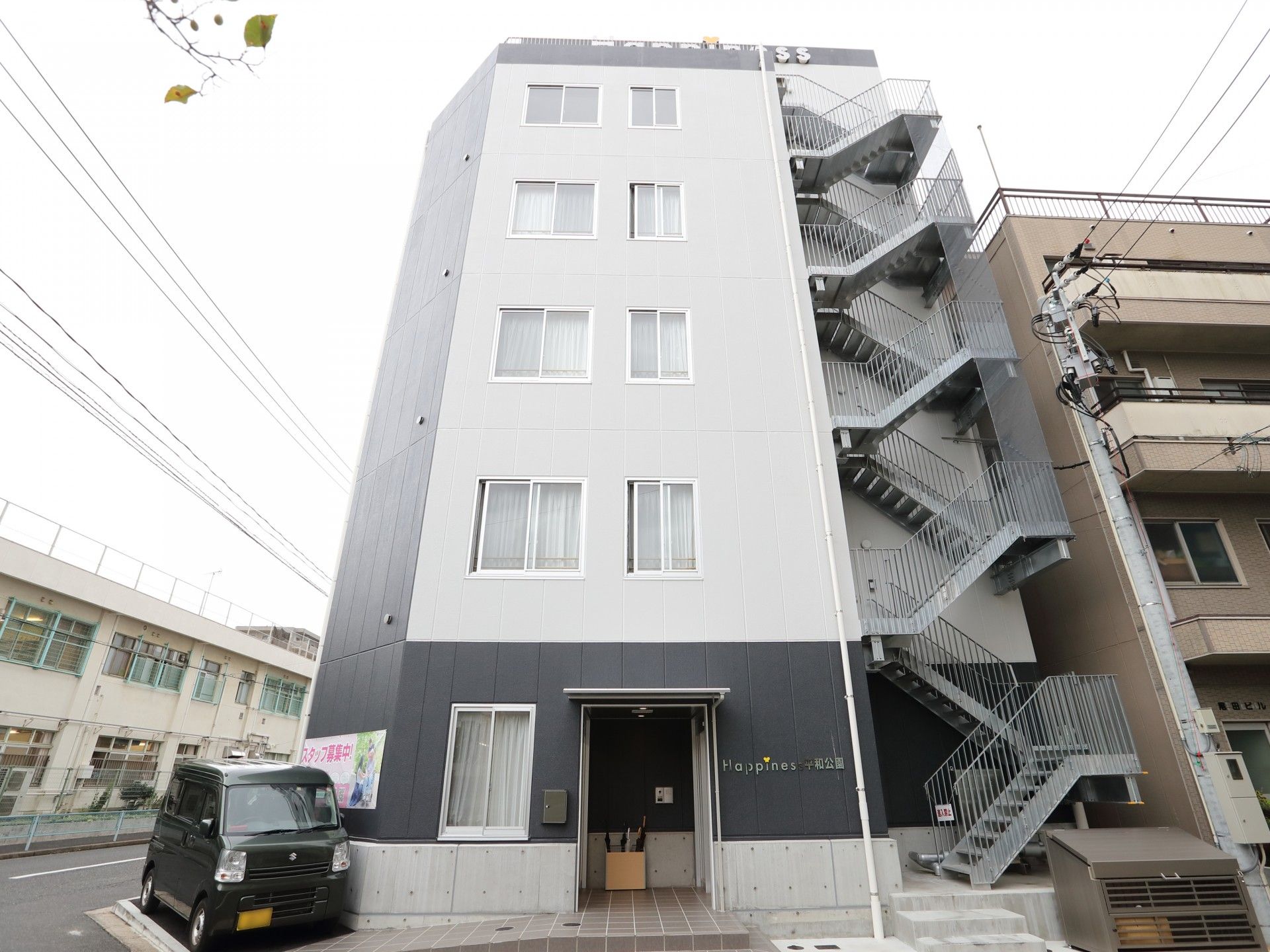 モノトーンな建物