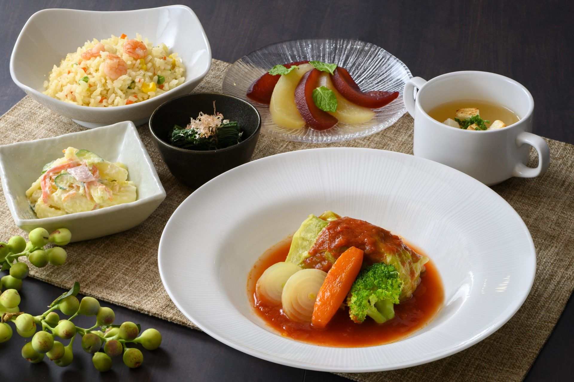 彩り豊かな食事の一例