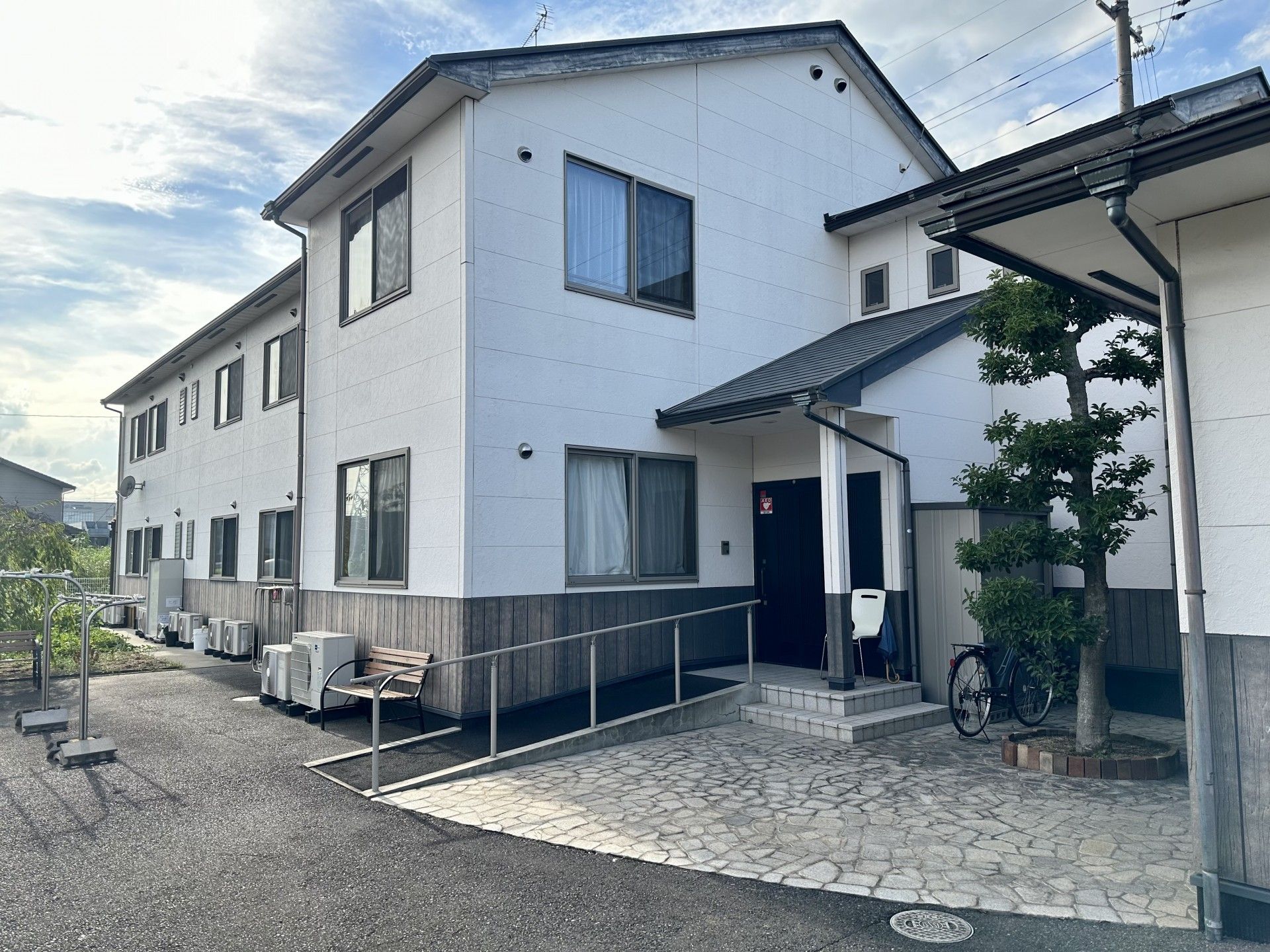 新聞を読むご入居者様