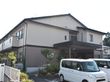 ゆったりとした外観の建物