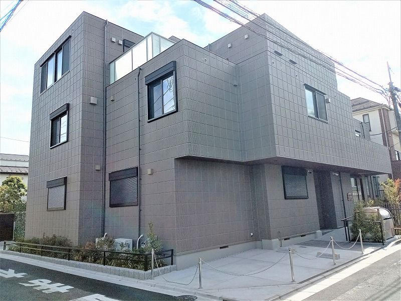モダンな建物の外観