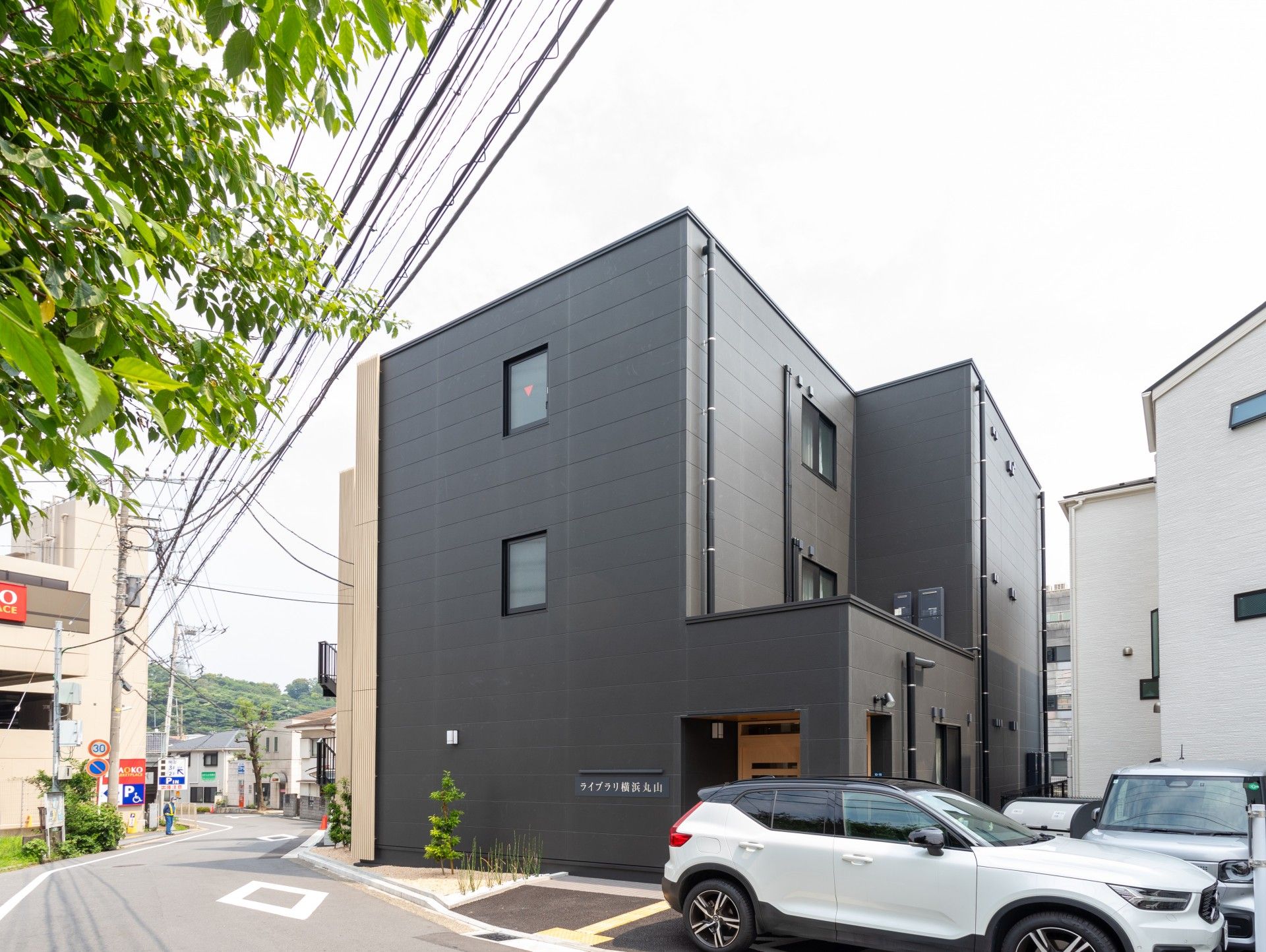 モダンな建物の外観