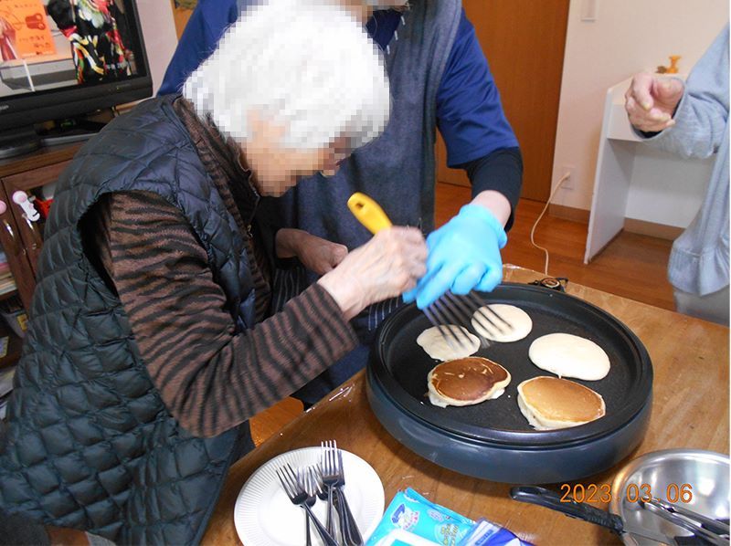 活動中の利用者 料理