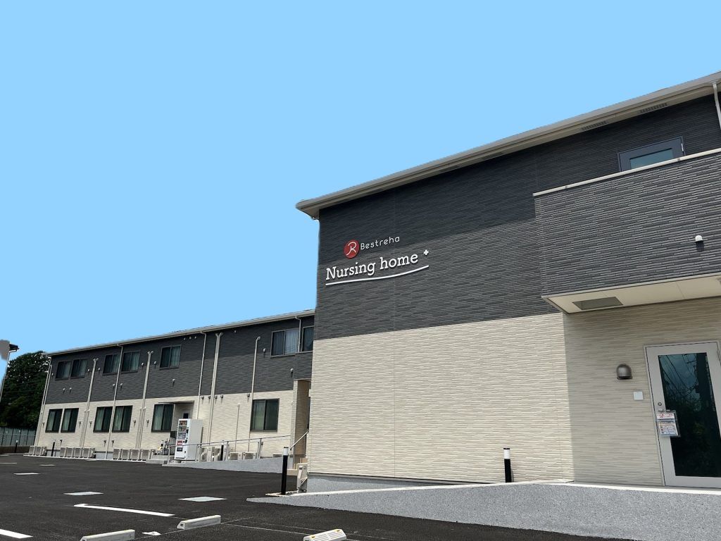 バリアフリー設計の建物入口
