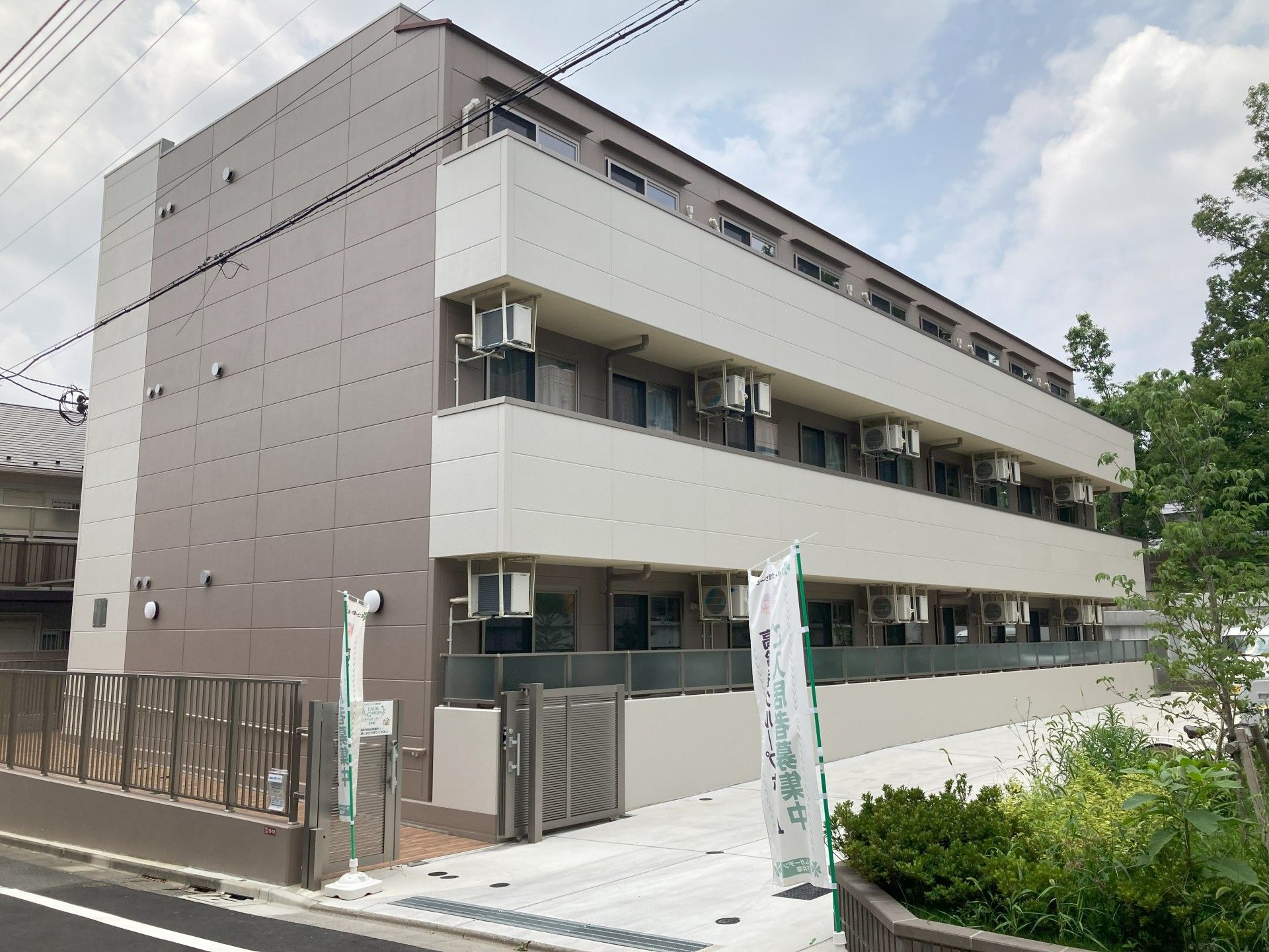 多階層の建物外観