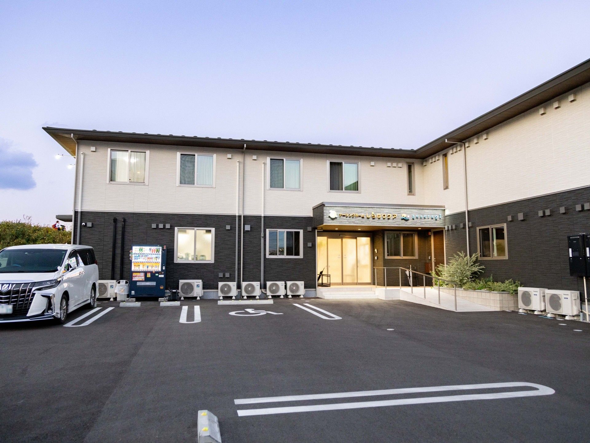 清潔感のある建物正面