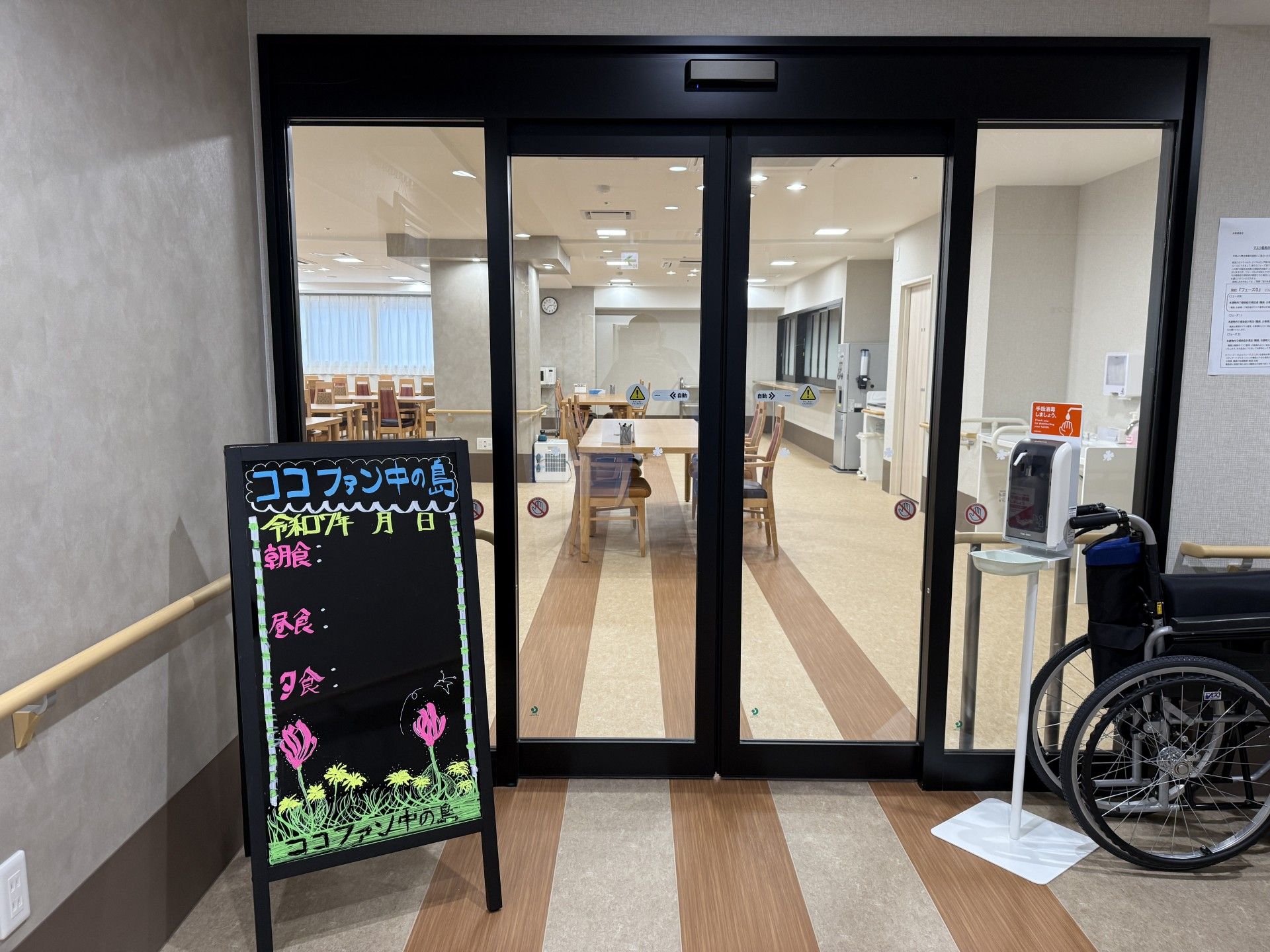 食堂の入り口