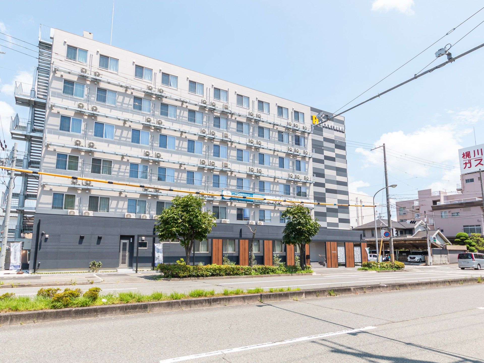 多階層の建物外観