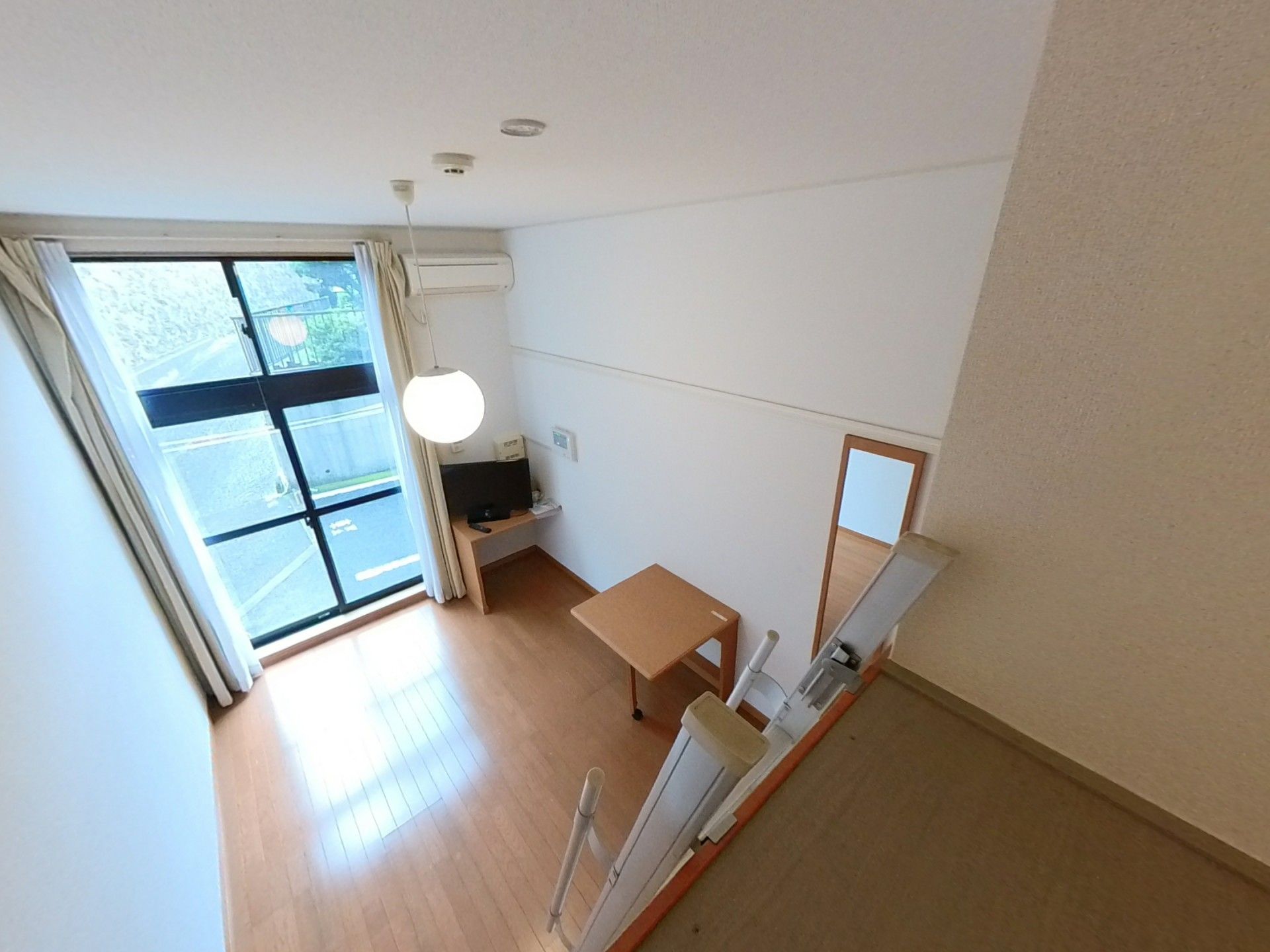 明るい個室の一角