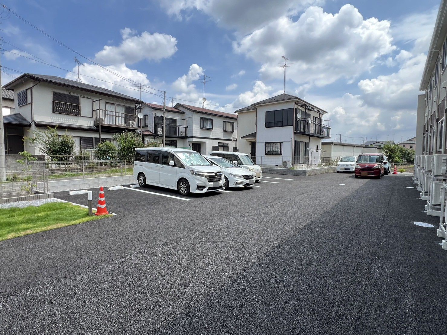 広々とした駐車場