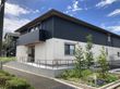 緑豊かな建物の外観
