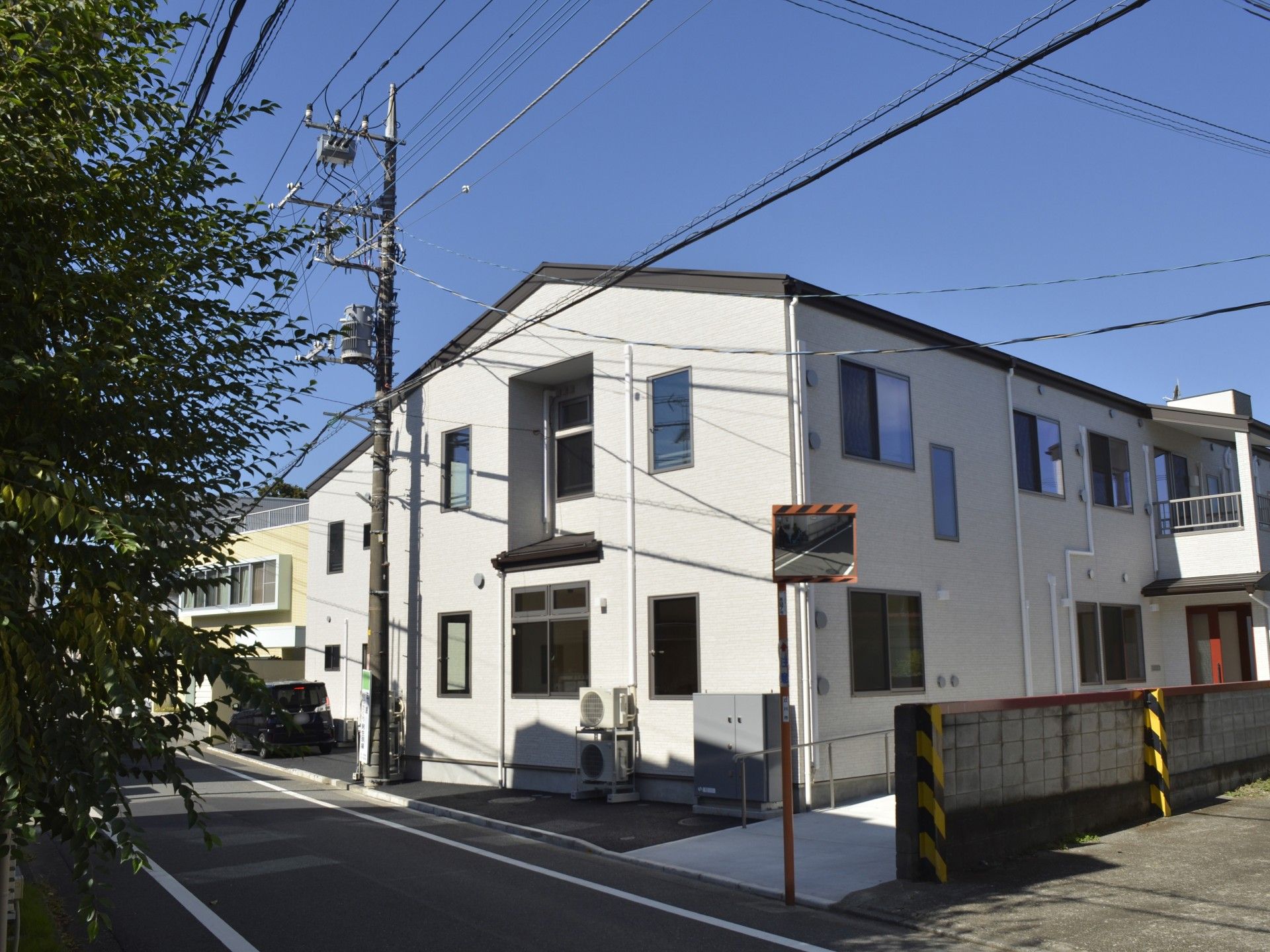 静かな住宅街の建物