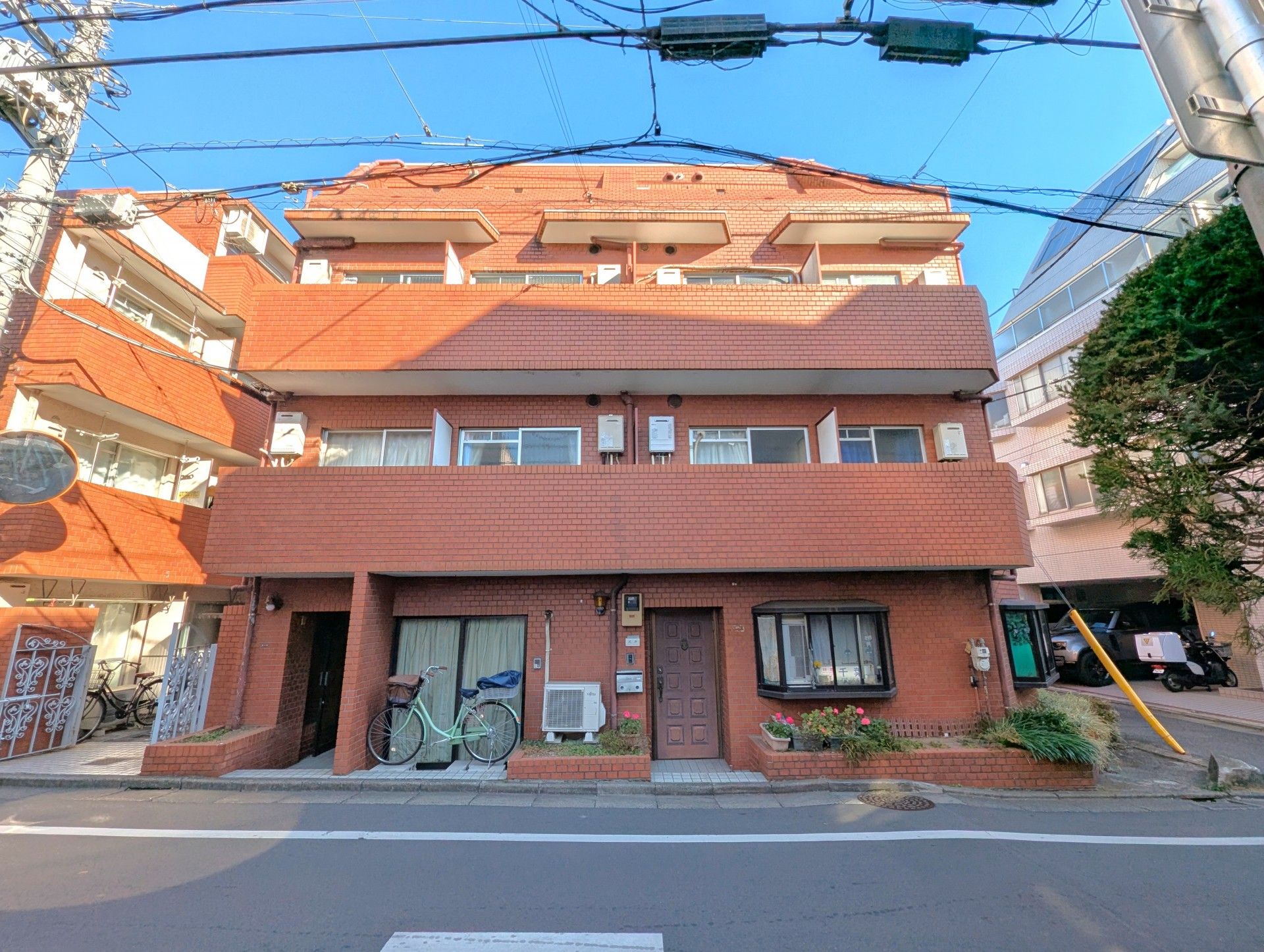 赤レンガの建物外観