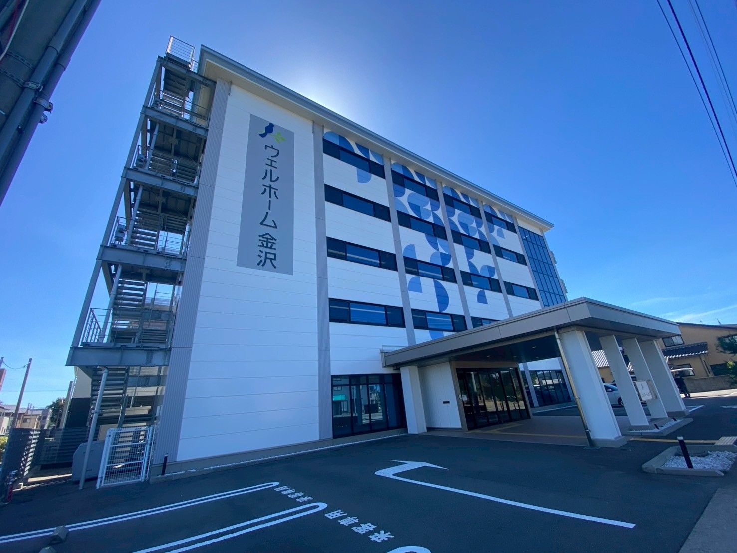 立派な建物の外観