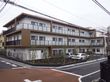 落ち着いた外観の建物