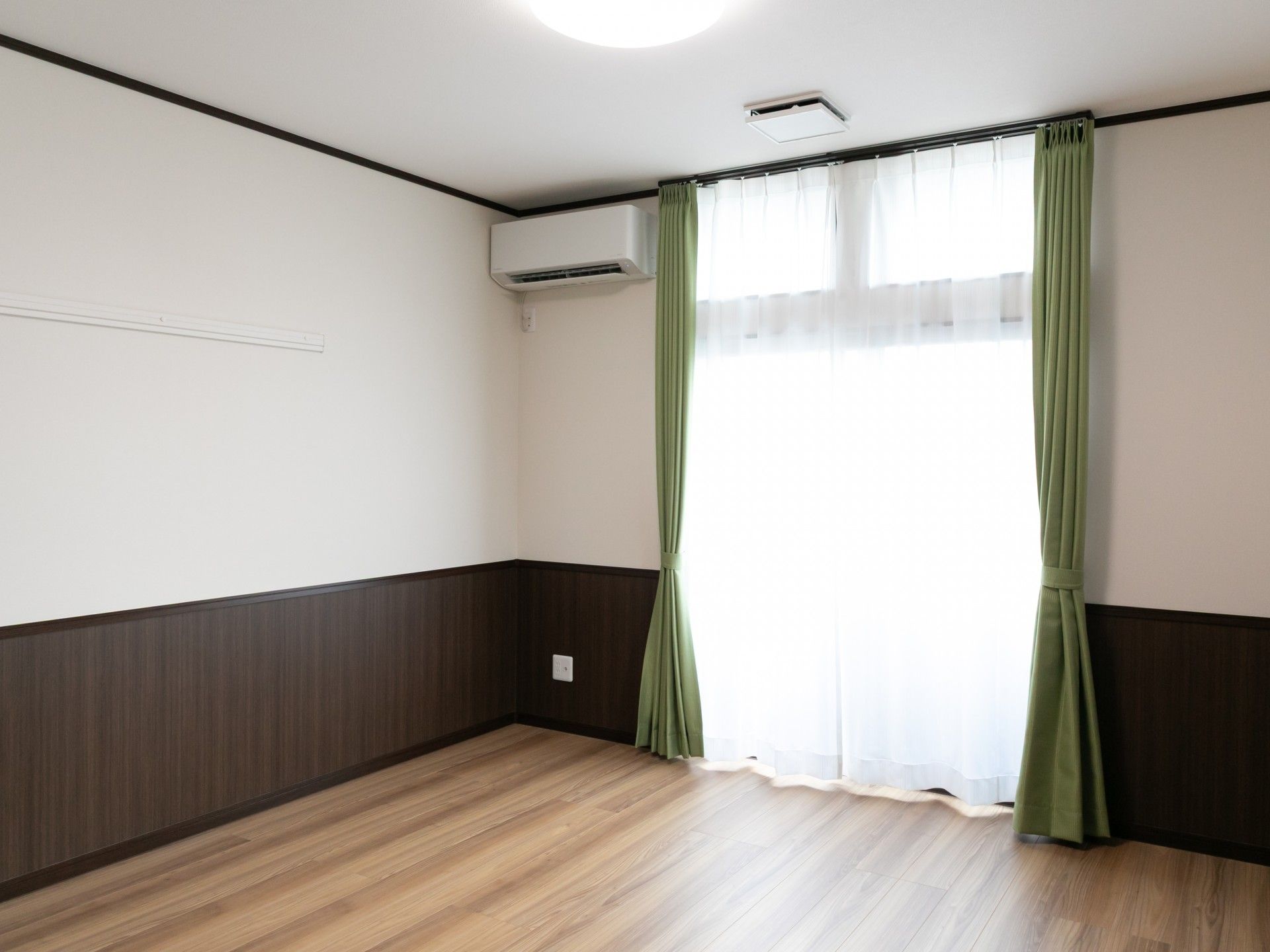 日差しが差し込む部屋