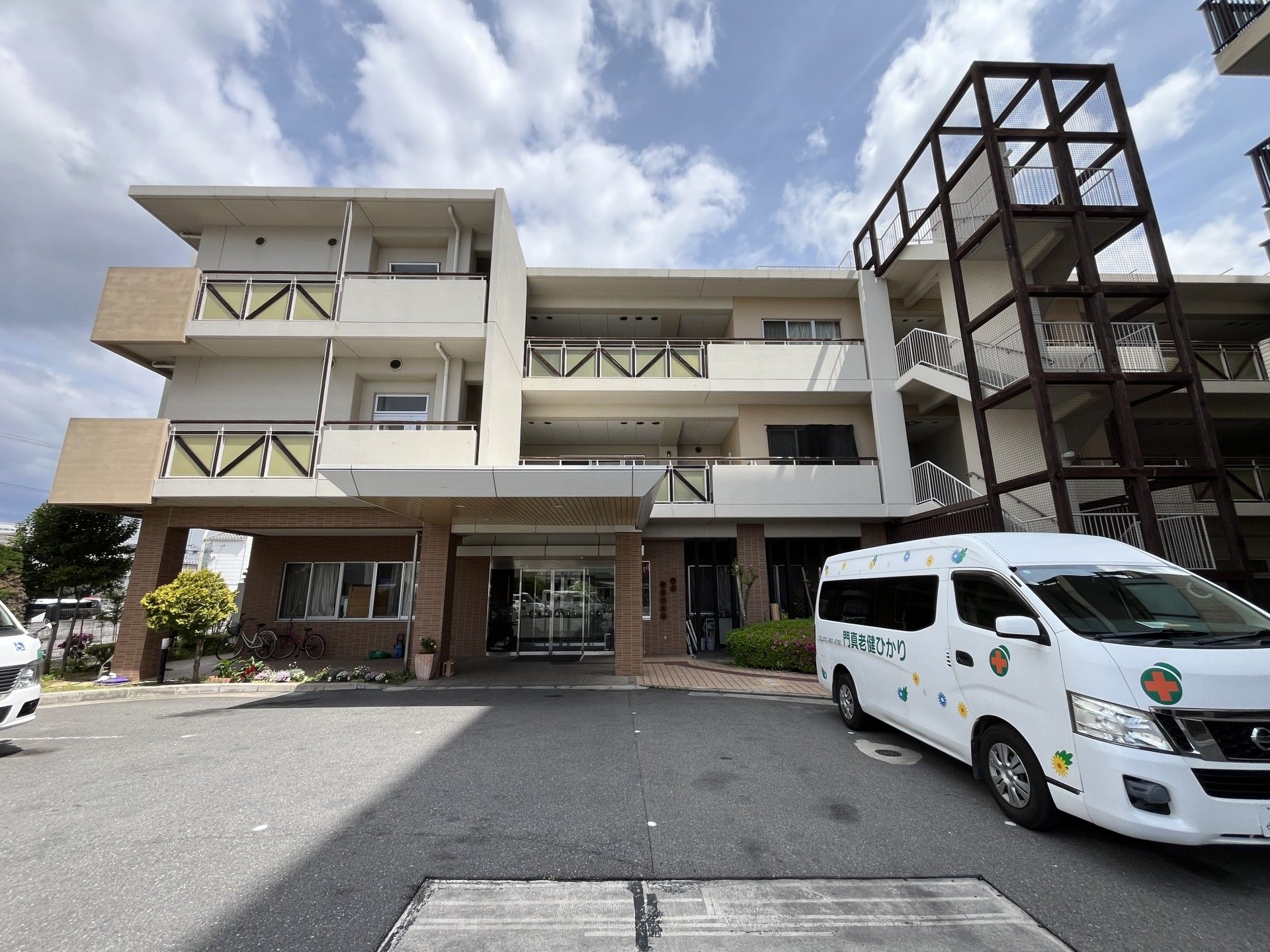 建物の正面玄関