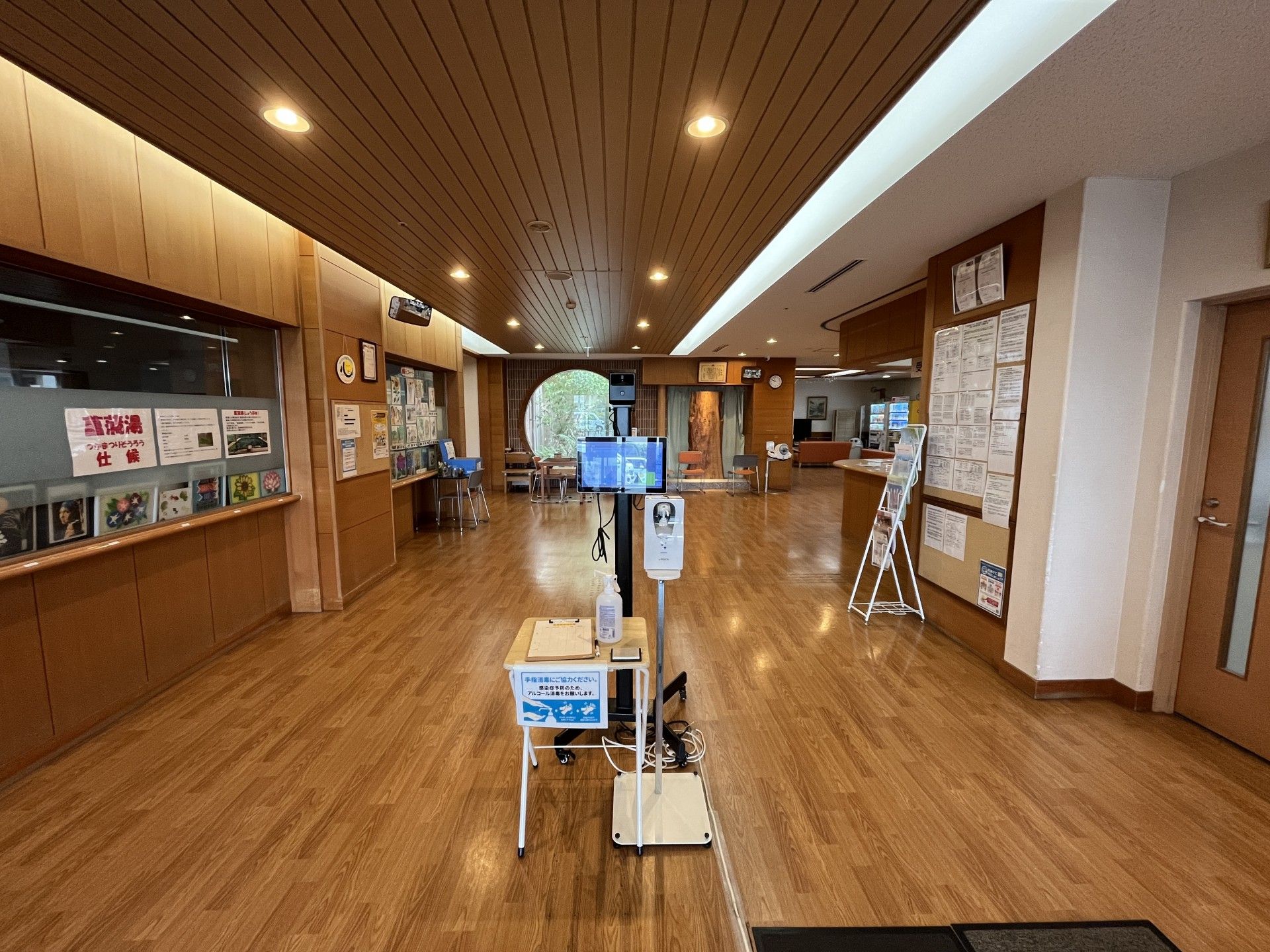 広いエントランスホール