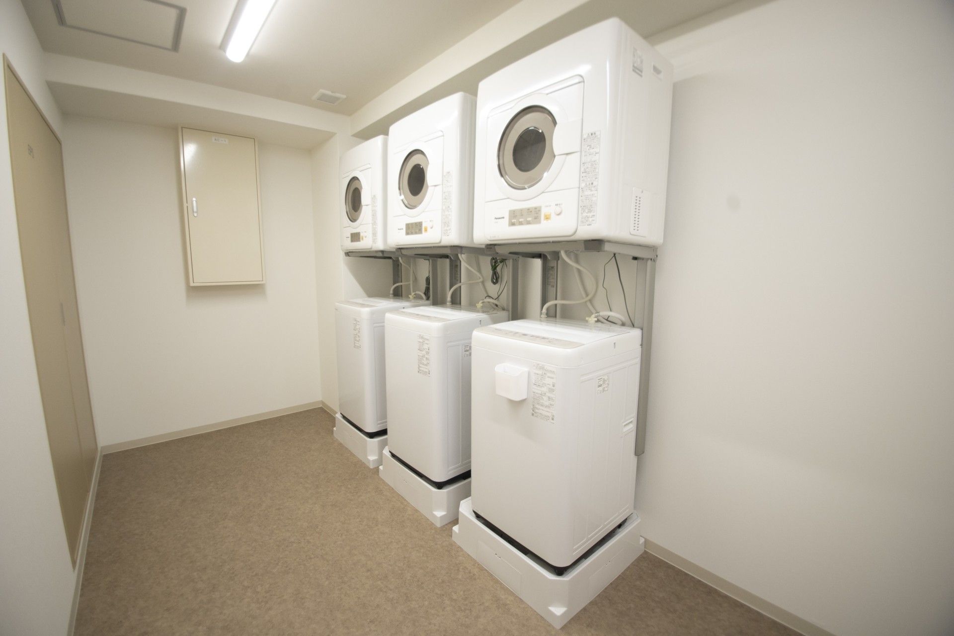 洗濯機と乾燥機の部屋