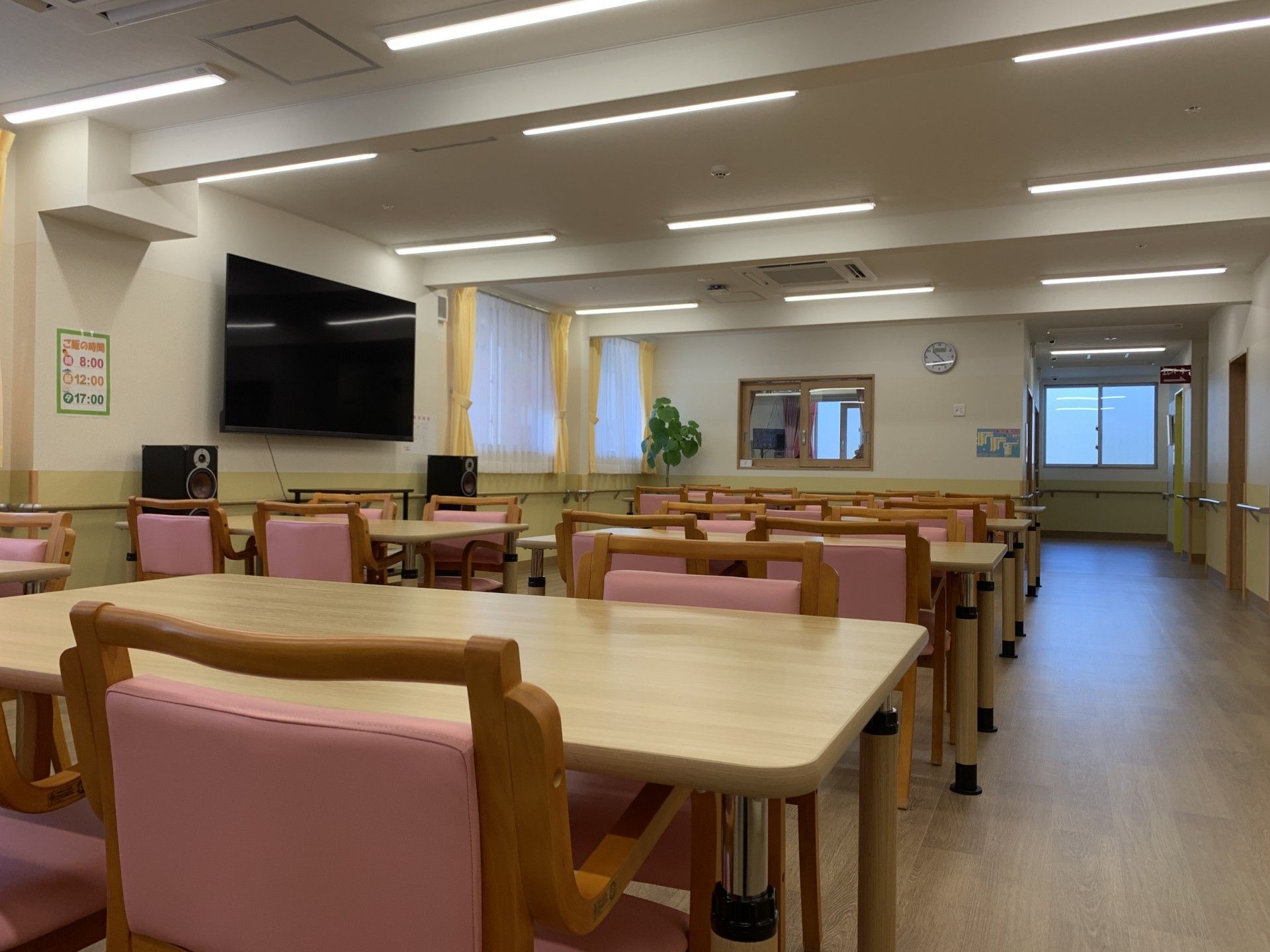 広い食堂の様子