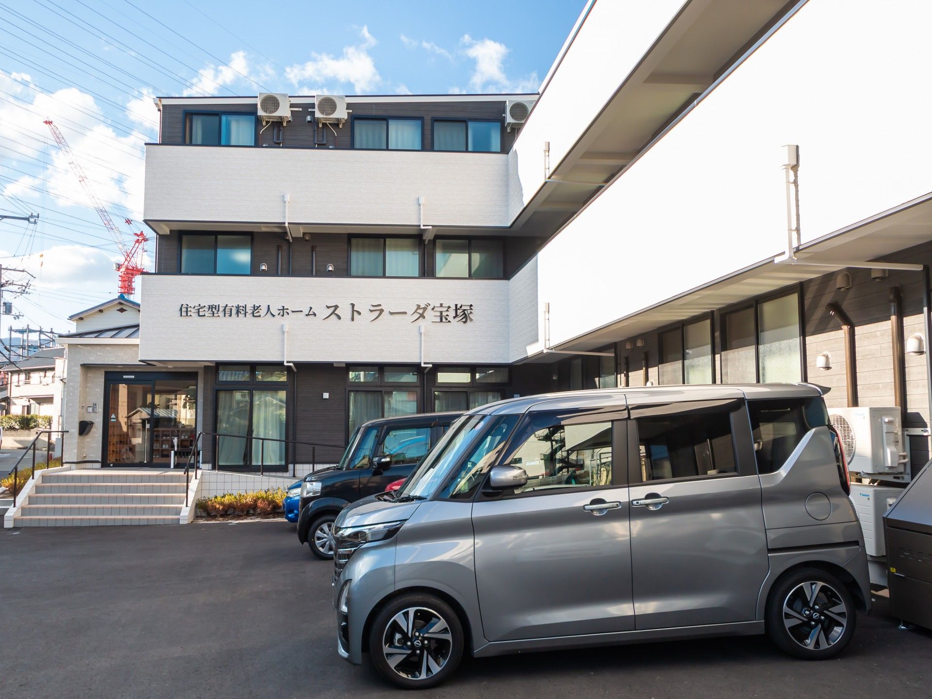 エントランス前の駐車場