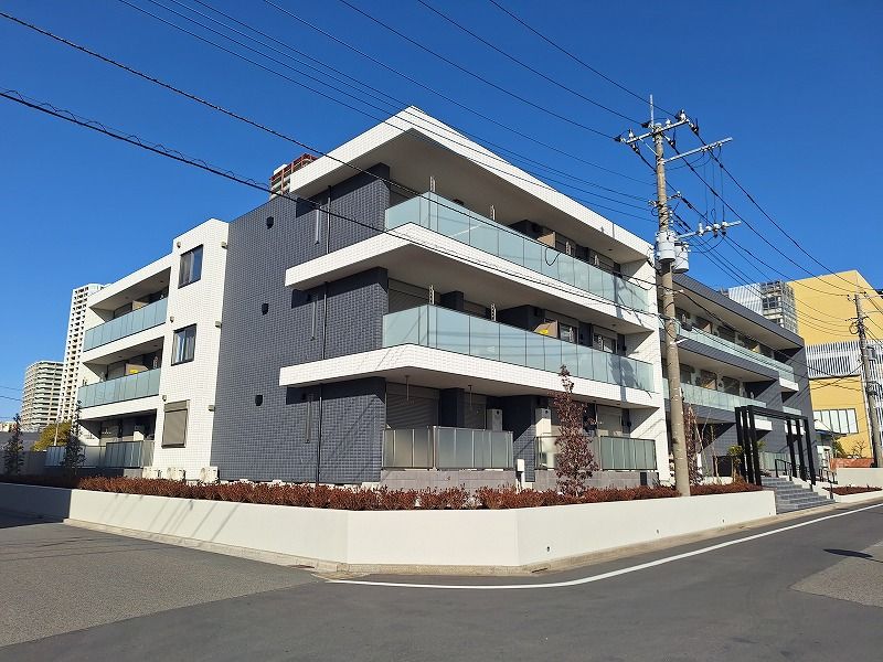 三階建ての建物外観