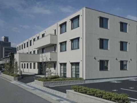 「四季彩 春日井」の外観。充実した医療体制と環境でご入居者様は安心してご入居できる。